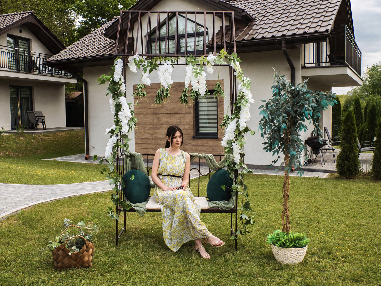 PERGOLA OGRODOWA Z ŁAWKĄ 123 x 63 x 252 CM ANTYCZNY BRĄZ - obrazek 7