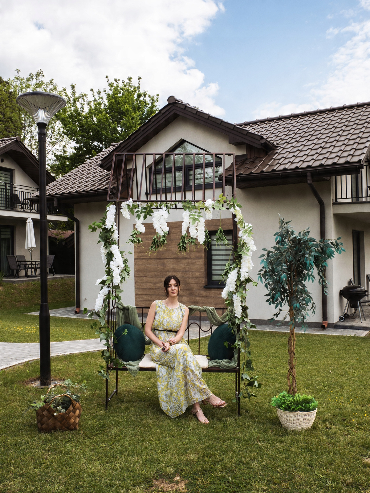 PERGOLA OGRODOWA Z ŁAWKĄ 123 x 63 x 252 CM ANTYCZNY BRĄZ - obrazek 8