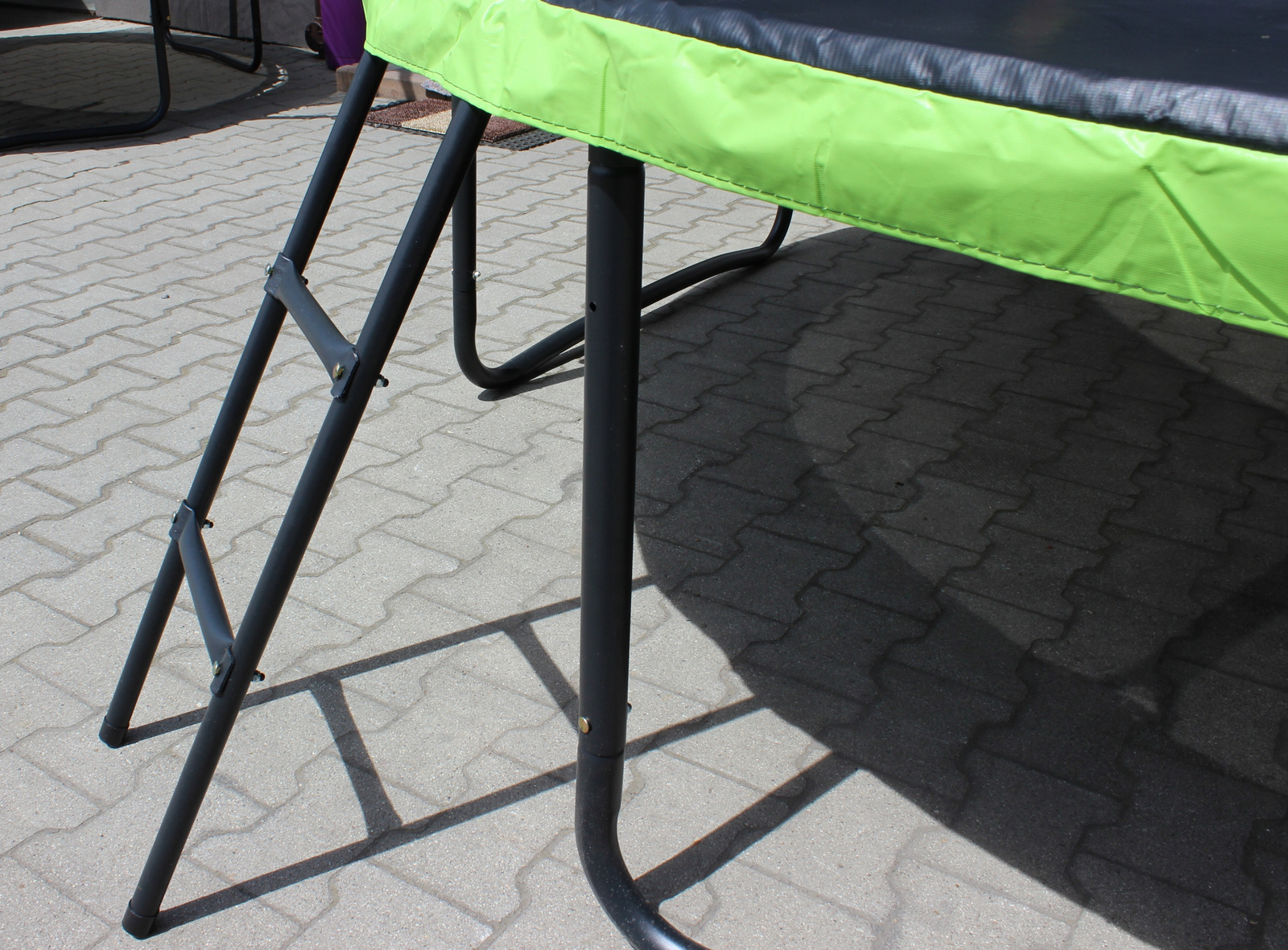 TRAMPOLINA 8FT 252 CM Z DRABINKĄ I SIATKĄ ZABEZPIECZAJĄCĄ *7628 - obrazek 9